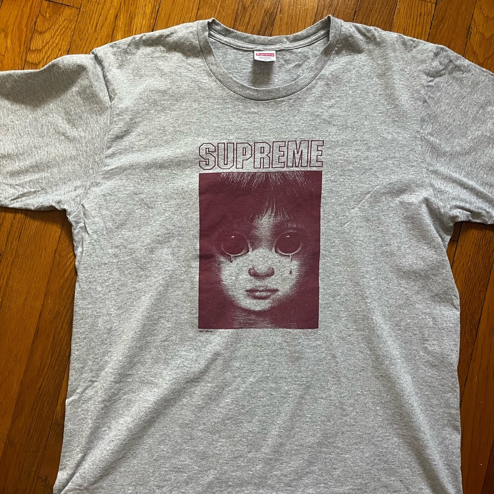Grey supreme ss24 tee